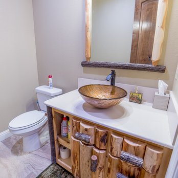 Inn the Woods Suites - Second bathroom (Mist Trail Suite) - Hotels Near Me - Ahwahnee, California