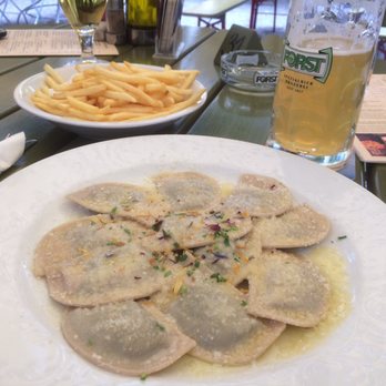 Braugarten Giardino Forst - Südtiroler Schlutzkrapfen mir Parmesan & Butter für 9,90€ - Beer Gardens Near Me - Lagundo, BZ