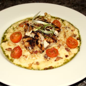 Bar Bistro - Bistro mac and cheese topped with bacon bread crumbs and jerk chicken - Cocktail Bars Near Me - Tacoma, Washington