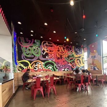 Dave's Hot Chicken - Chicken Shop Near Me - Las Vegas, Nevada