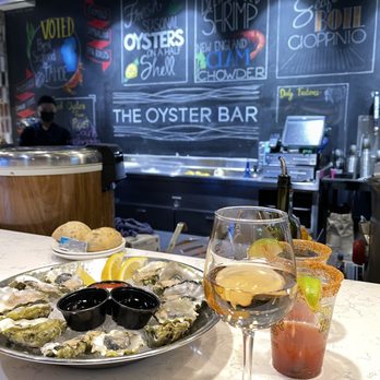 The Oyster Bar - Bars Near Me - Stateline, Nevada
