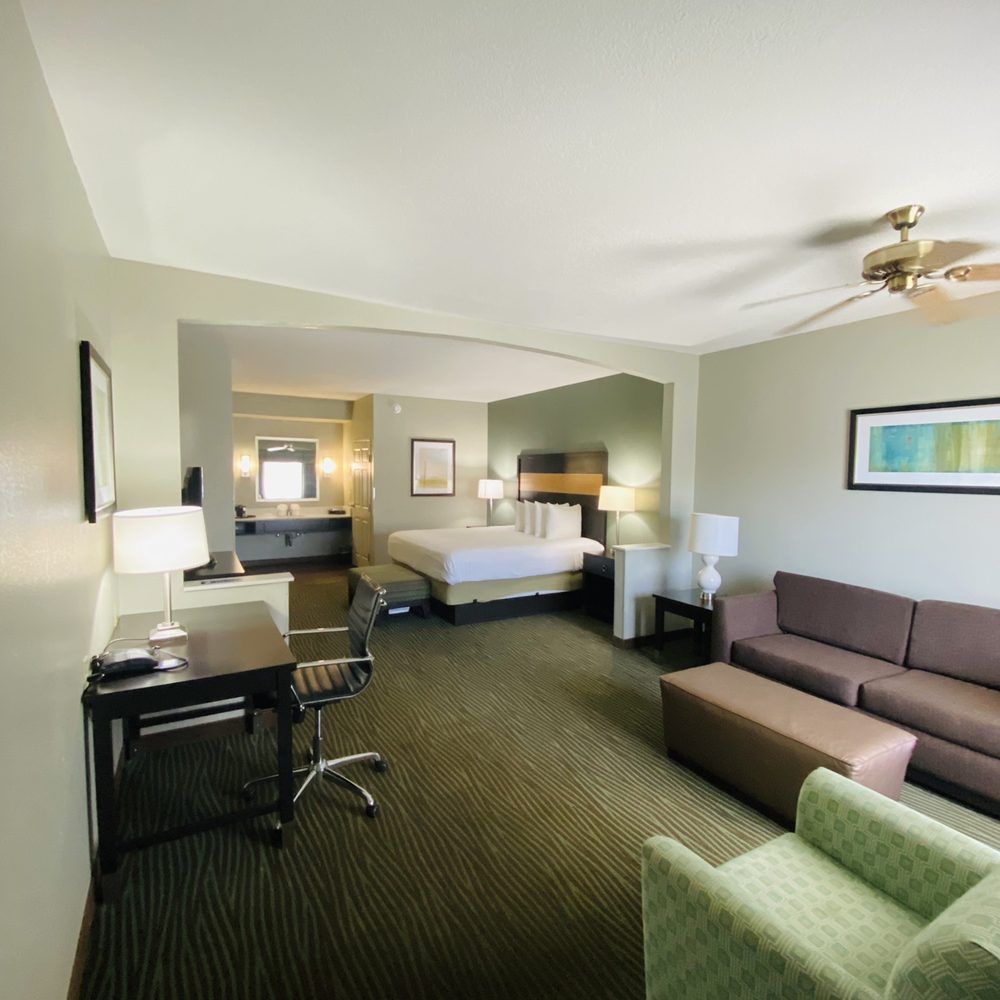 Best Western Executive Suites - As I walked into rm # 305 - Hotels Near Me - Columbus, Mississippi Best Western Executive Suites - As I walked into rm # 305 - Hotels Near Me - Columbus, Mississippi