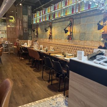 2254 - French Near Me - Barcelona, B