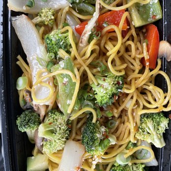 Más Pika - Veggie lo mein - Guamanian Near Me - Renton, Washington