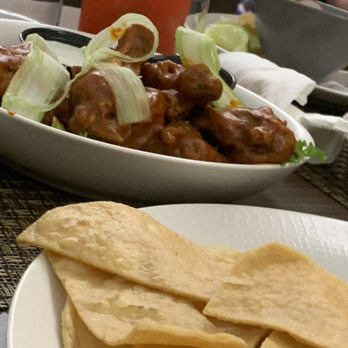 Kitchen Counter & Bar by Wolfgang Puck - American Near Me - Cancún, ROO