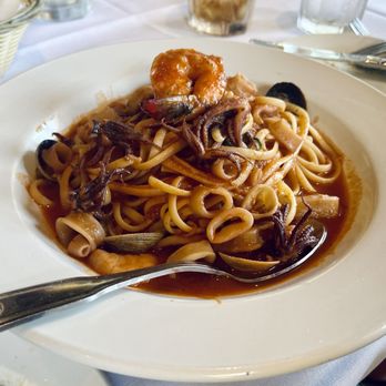 Mezza Luna Restaurant - Linguine della Baia - Italian Near Me - Half Moon Bay, California