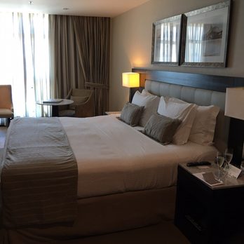 Miramar Hotel By Windsor - Beds are underlined with protective plastic (hot to sleep on) - VN - Hotels Near Me - Rio de Janeiro, RJ