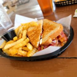Bree's Riverside Restaurant - BLT