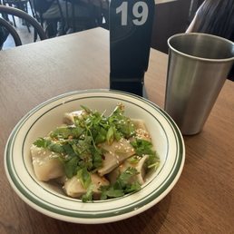 Wontons sans peanut sauce Wontons sans peanut sauce
