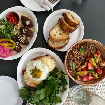 Manita - Falafel, Granola (yogurt), ham&cheese sandwich - Coffee & Tea Near Me - Toronto, Ontario
