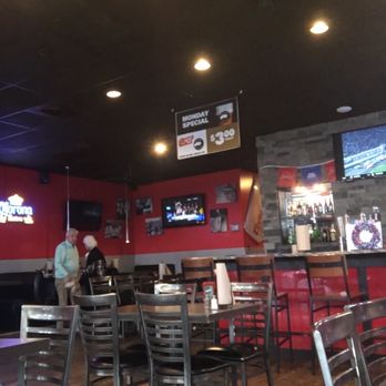Coach's Neighborhood Grill - the bar and dining area - American Near Me - Biscoe, North Carolina