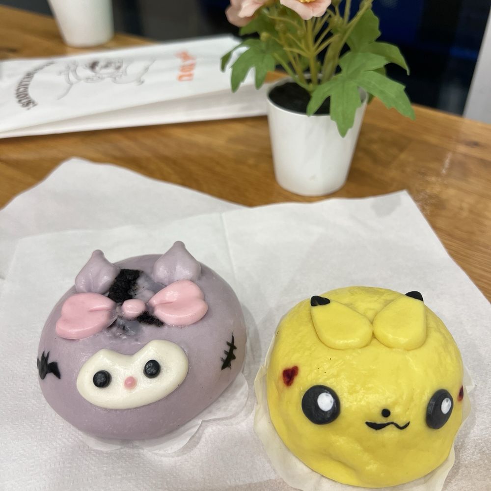 Babatang Robson - Black sesame and custard buns - Desserts Near Me - Vancouver, British Columbia Babatang Robson - Black sesame and custard buns - Desserts Near Me - Vancouver, British Columbia