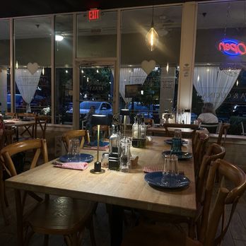 Pizza Lovers Bistro - Ambiance - Pizza Near Me - Plantation, Florida Pizza Lovers Bistro - Ambiance - Pizza Near Me - Plantation, Florida
