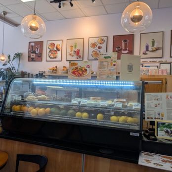 Bon Bon's Cakery and Cafe - Cafes Near Me - Fairfax, Virginia