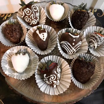 Pops and Things - chocolate covered strawberries and strawberries - Desserts Near Me Pops and Things - chocolate covered strawberries and strawberries - Desserts Near Me