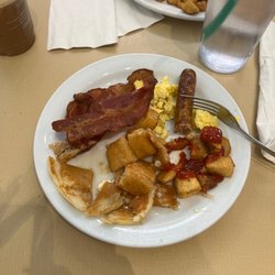 Tap & Pour Gastropub - Big breakfast