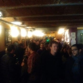 Alfa Bar - Entrada del bar - Pubs Near Me - Barcelona, B