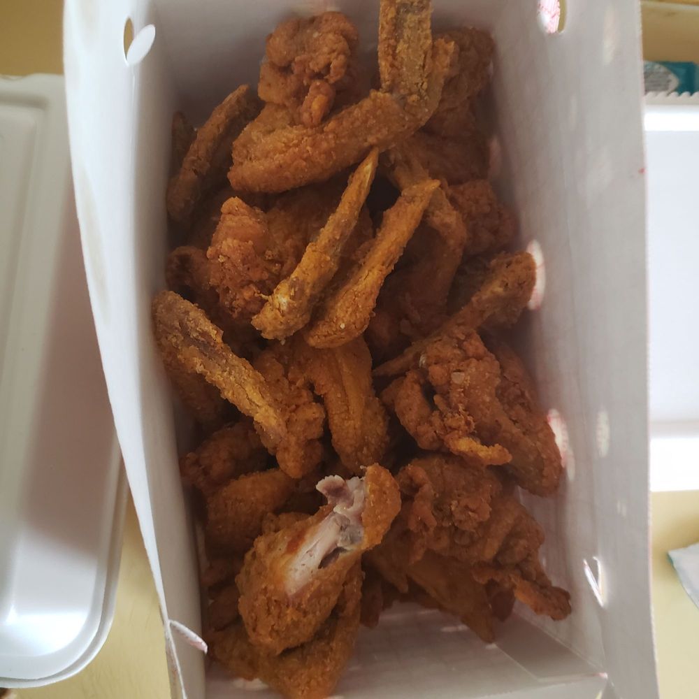 Hook Fish & Chicken - Fried Chicken Wings  Yummmm - American Near Me - Saint Paul, Minnesota