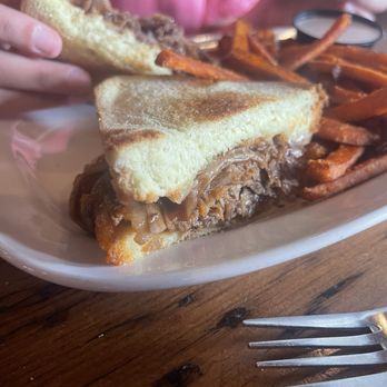 Iowa Taproom - Brisket Grilled Cheese - American Near Me - Des Moines, Iowa Iowa Taproom - Brisket Grilled Cheese - American Near Me - Des Moines, Iowa