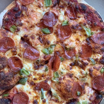Roman Wheel Pizzeria - Green pepper and pepperoni, my fav - Pizza Near Me - Suttons Bay, Michigan