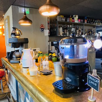 Poinçon - Hot cocoa and smoothies at downstairs bar on Sundays - French Near Me - Paris, 01