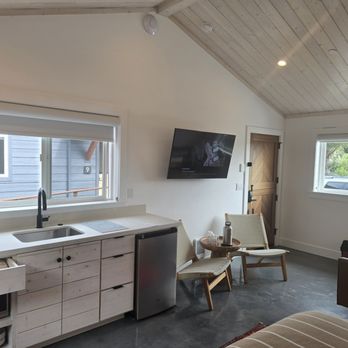 Surf Lodge - Hotels Near Me - Stinson Beach, California
