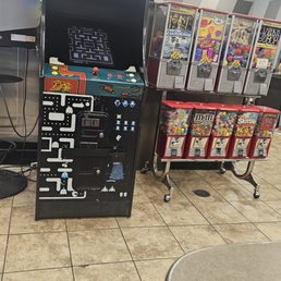 This is one of a few machines to entice your spending that wont work and there is no refund, don't chance putting any coins in any of them This is one of a few machines to entice your spending that wont work and there is no refund, don't chance putting any coins in any of them