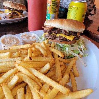 Eat That Burger - American Near Me - North Hollywood, California