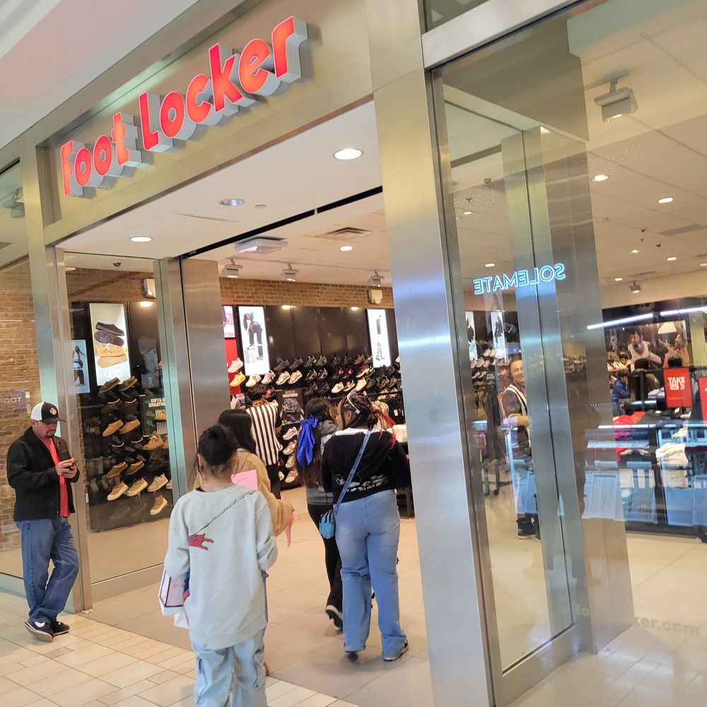 stores foot locker jordan creek mall