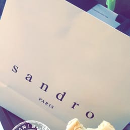 Excuse my Sandro bag but love this vanilla macaron! Excuse my Sandro bag but love this vanilla macaron!
