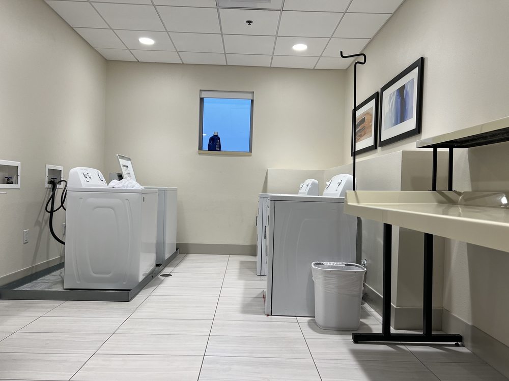 HOLIDAY INN EXPRESS DESERT LODGE 41 Photos 5233 Valdez Cir, Dugway, Utah Hotels Phone