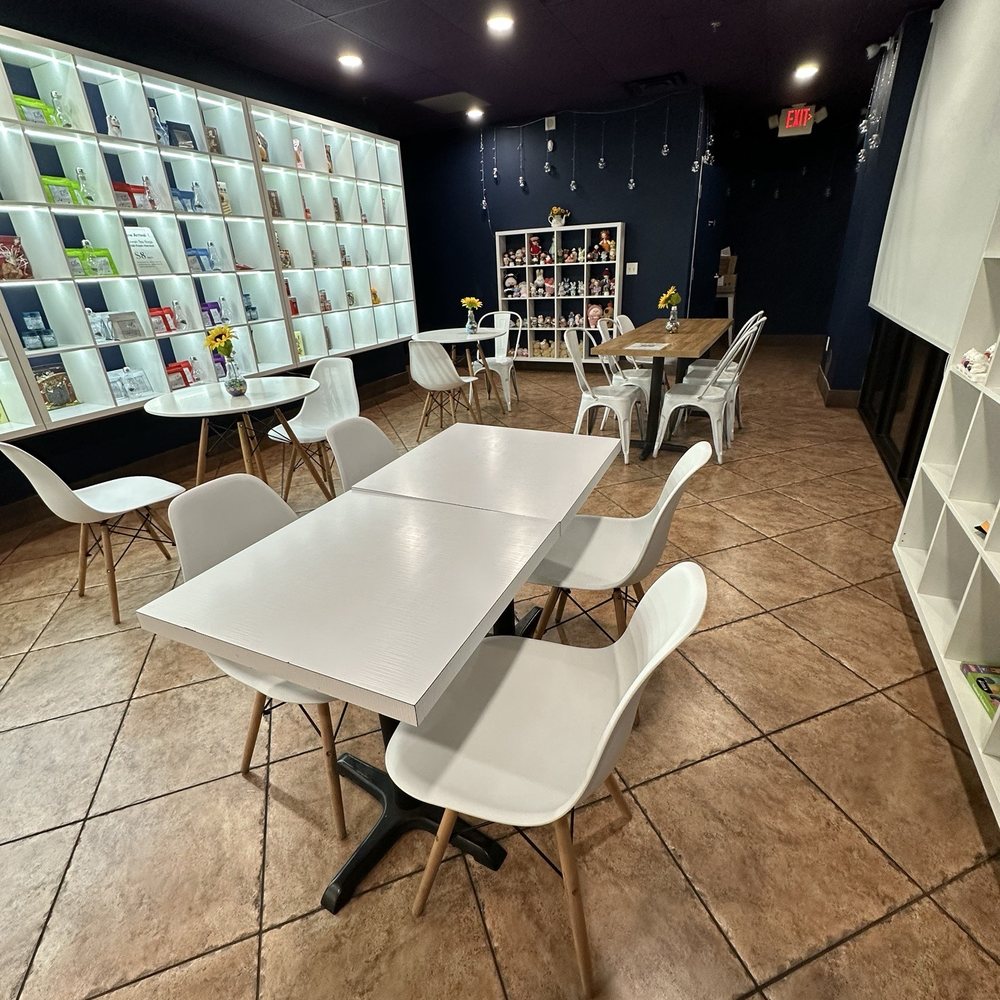 Cool Tea Bar - Seating and packaged snacks and tea for sale (?) on the wall - Bubble Tea Near Me - Roseville, California