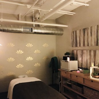 Dcompress Downtown - Cozy Treatment Room - Skin Care Near Me - San Diego, California Dcompress Downtown - Cozy Treatment Room - Skin Care Near Me - San Diego, California