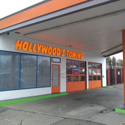 Hollywood's Towing - Front of building and main entrance.