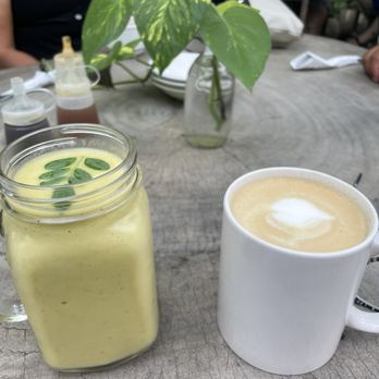 El Manati - Latte! And smoothie - Breakfast & Brunch Near Me - Bacalar, ROO El Manati - Latte! And smoothie - Breakfast & Brunch Near Me - Bacalar, ROO