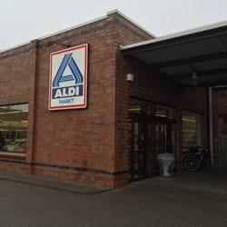 Aldi - Ja ich weiß, schön ist was anderes, aber dieses Gebäude hübsch zu fotografieren ist wirklich nicht einfach.
