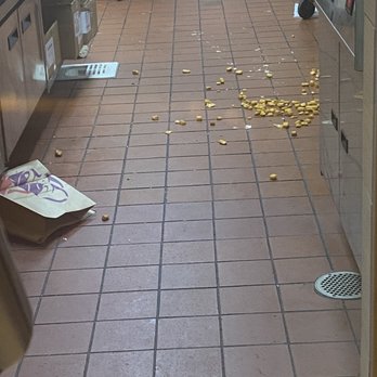 Taco Bell - Messy floor - Fast Food Near Me - Mount Pleasant, Pennsylvania