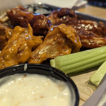 Buffalo Wild Wings - Traditional Wings - Sports Bars Near Me - Jackson, Michigan