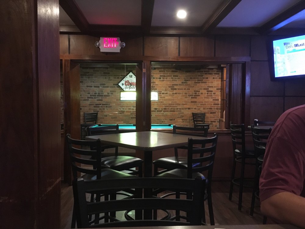 THE LOBBY Updated June 2024 301 W Adams St, Creston, Iowa Bars