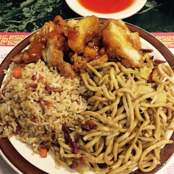 Hong Kong - Lemon chicken . Half fried rice and chow mien - Chinese Near Me - Modesto, California