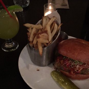 Friedman's - Veggie burger and margarita - Breakfast & Brunch Near Me - New York, New York