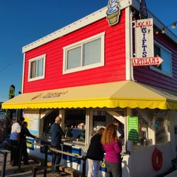 Jackson's Ice Cream Float - Jackson's Ice Cream Float @ Fisherman's Wharf in Victoria, BC.