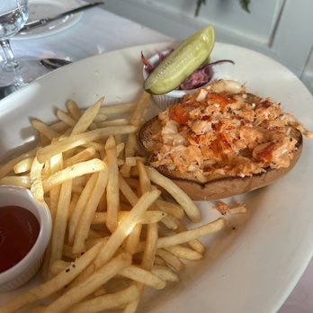 Country House - Poached Maine Lobster Roll - American Near Me - Stony Brook, New York Country House - Poached Maine Lobster Roll - American Near Me - Stony Brook, New York