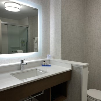 Holiday Inn Express & Suites - Hotels Near Me - Aurora, Ontario