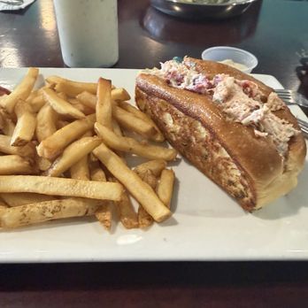 Catch 25 - Oysters and a Lobster Roll - Seafood Near Me - Hollister, California