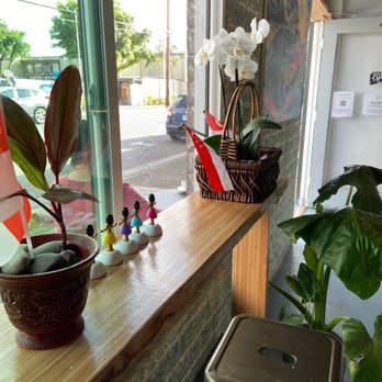 Cafe Kopi - Ambience is cute. The is no bad seat in the whole place! You can sit inside for the A/C or in the front or back and be outside. - Coffee & Tea Near Me - Kailua, Hawaii