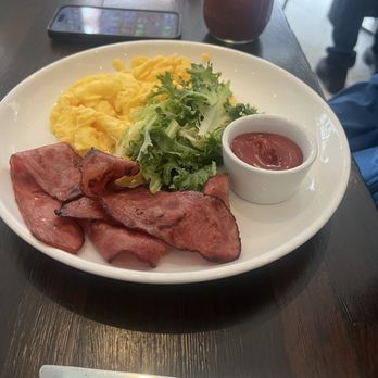 Cafeteria - Scrambled eggs with turkey bacon - New American Near Me - New York, New York