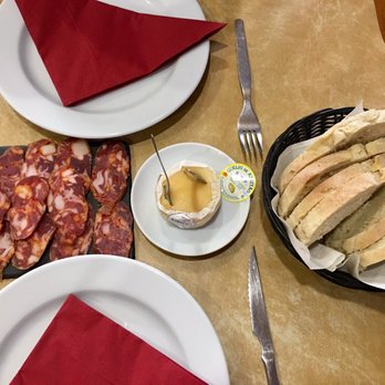 Restaurante O Arco - Cheese, chorizo and bread - Portuguese Near Me - Lisbon, 11 Restaurante O Arco - Cheese, chorizo and bread - Portuguese Near Me - Lisbon, 11