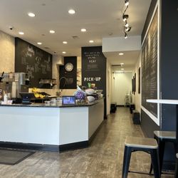 Lolo’s Bowls - Ordering counter