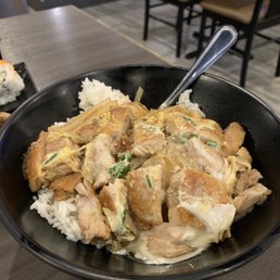 Oyakodon - this was actually pretty good because they added vermicelli Oyakodon - this was actually pretty good because they added vermicelli